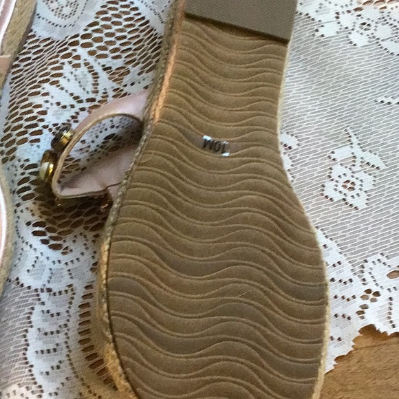 Beautiful prong set beach shell sandals excellent condition size 10 - Picture 2 of 3